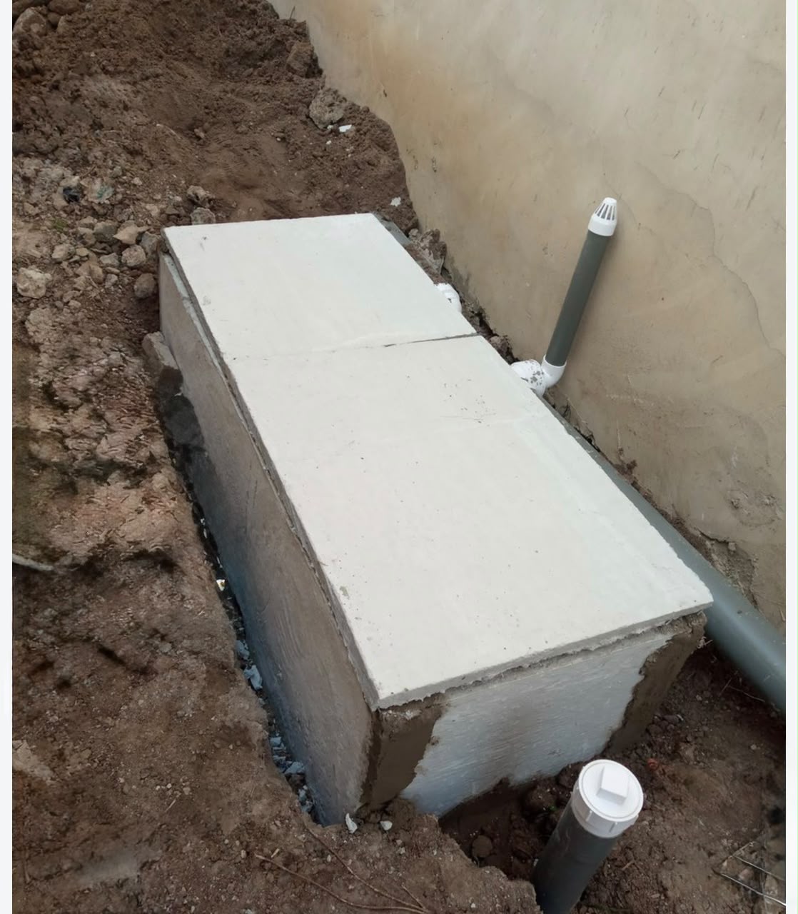 Concrete biodigester septic tank with vent pipe