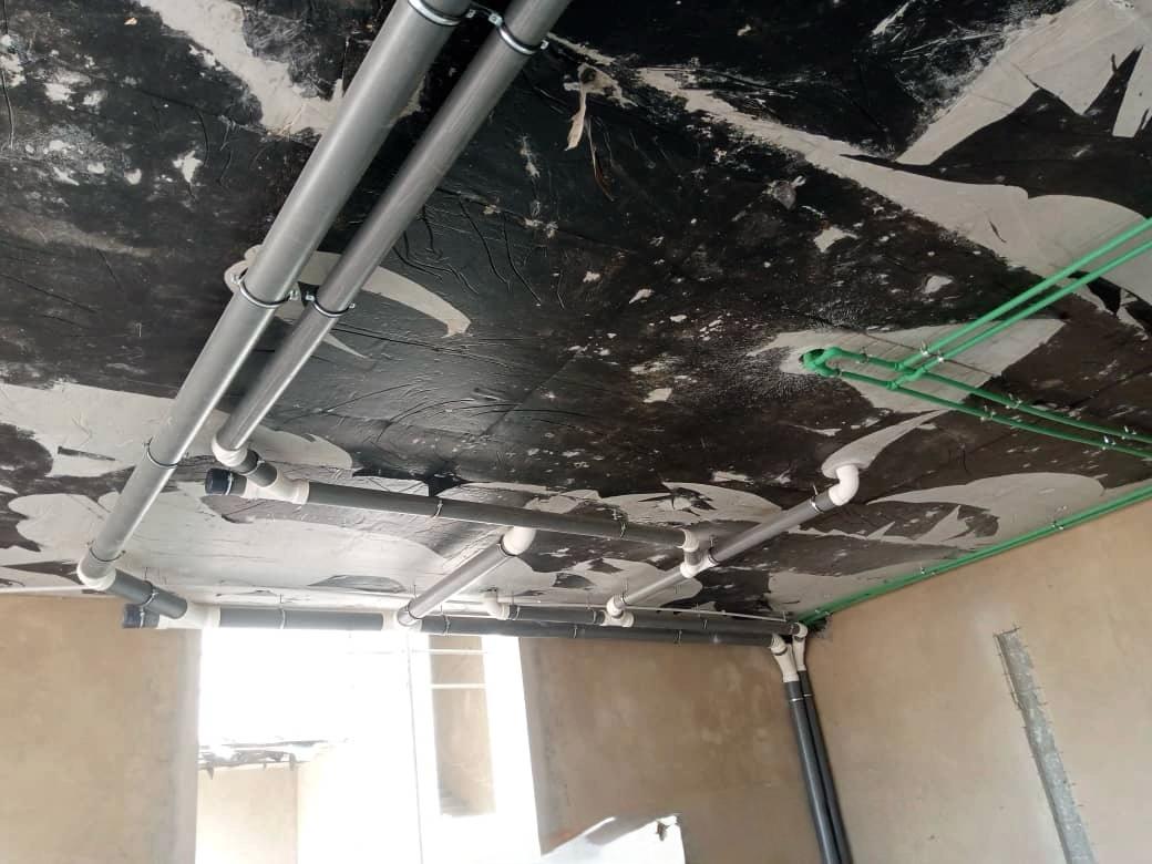 Ceiling-mounted waste and PPR water pipes installation